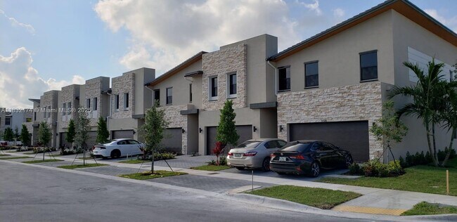 Building Photo - 10452 NW 80th Terrace