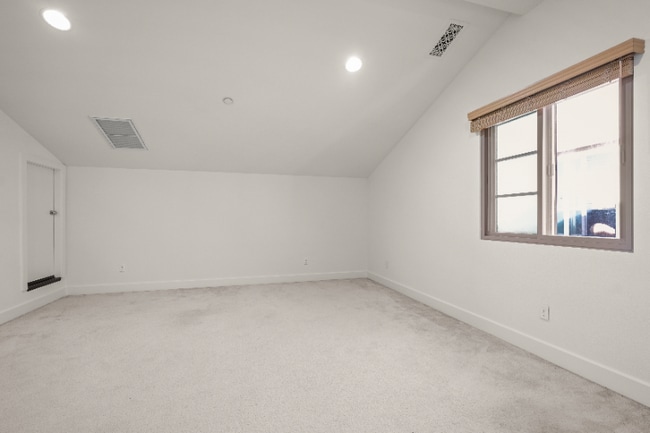 Building Photo - 599 Ginkgo Terrace