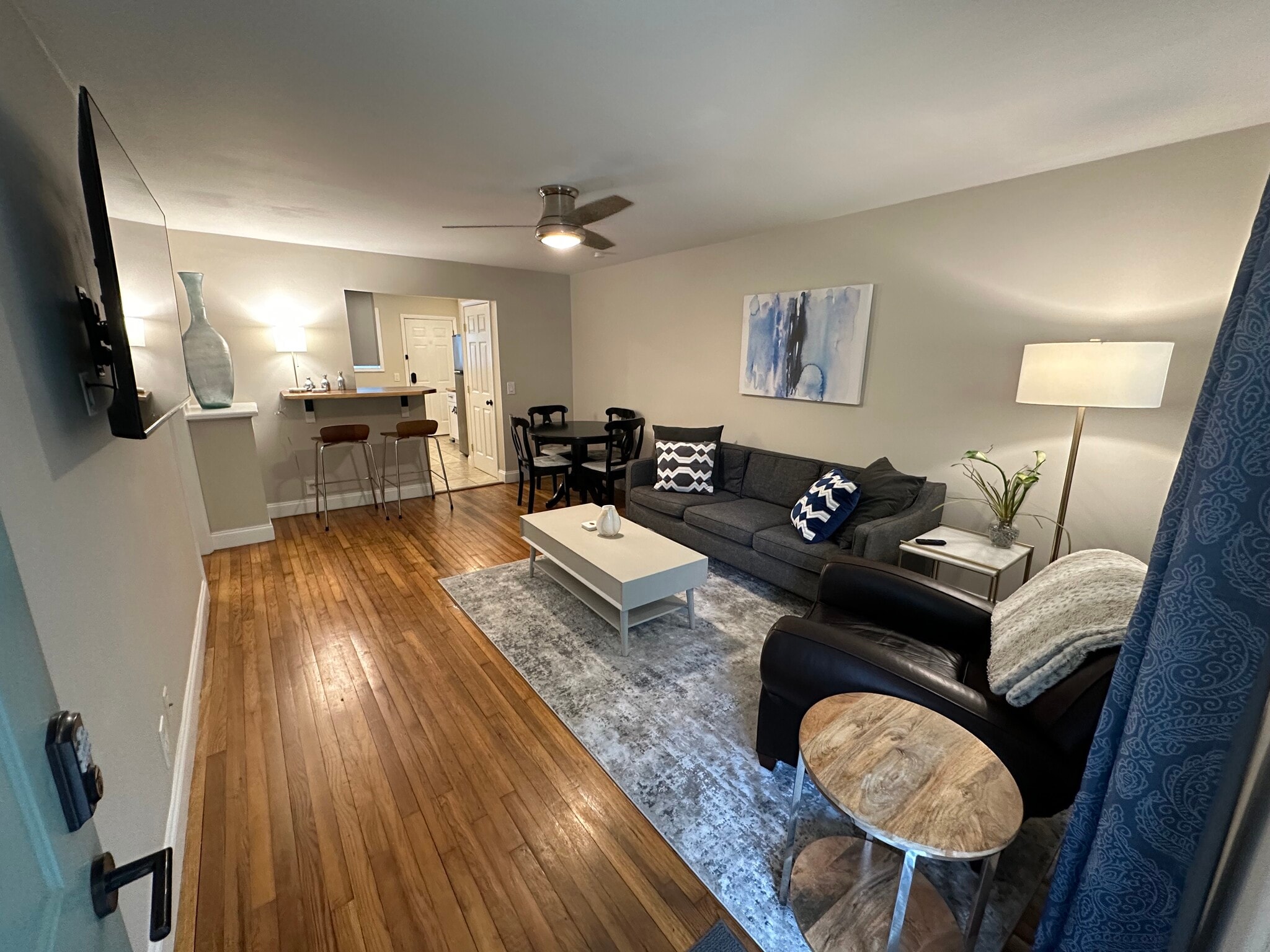 Large family/dining room - 603 Maplewood Ave