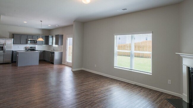 Building Photo - 308 Geranium St