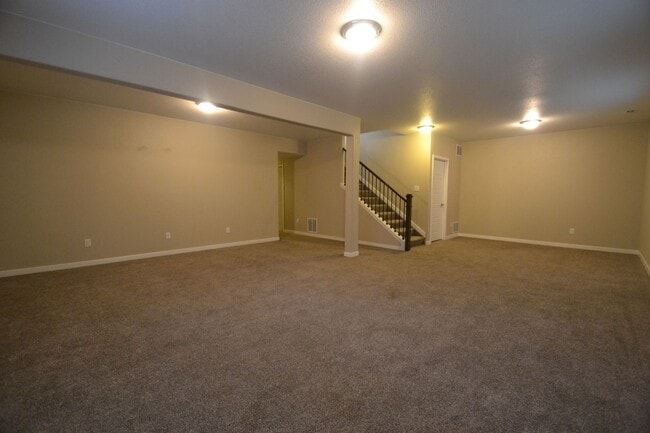 Building Photo - Ranch w/finished Basement with AC and a Gas Stove!