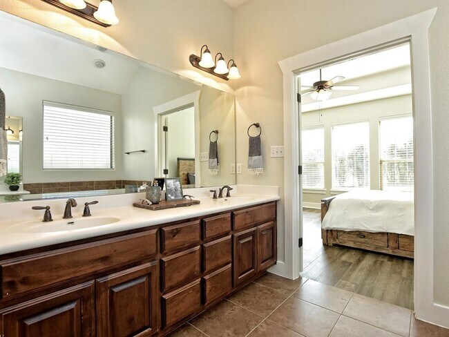 Building Photo - 214 Rivulet Ln