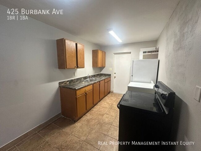 Building Photo - 425 Burbank Ave