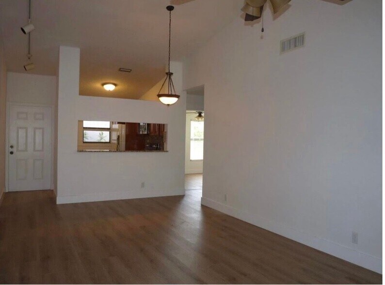 Building Photo - 3130 Millwood Terrace