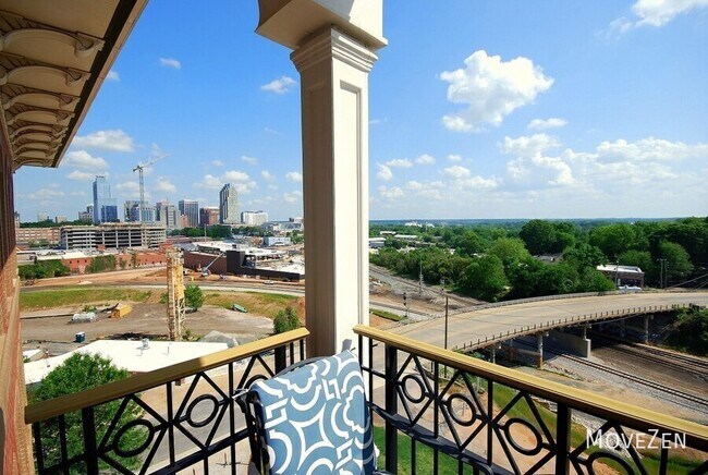 Building Photo - 710 Independence Pl