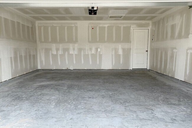 Building Photo - The home is a 1 story, 2 car garage 3 bedrooms, 2 full baths. Open floor plan from the kitchen ar...