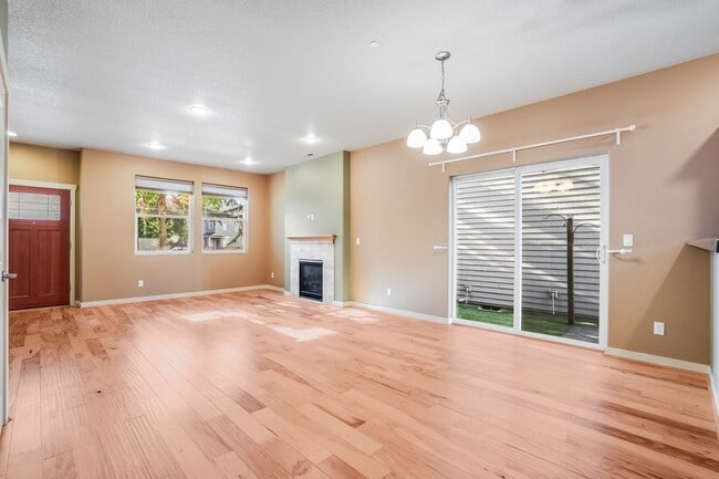 Building Photo - Beautiful 3 Bed, 2.5 Bath Rental Home in W...