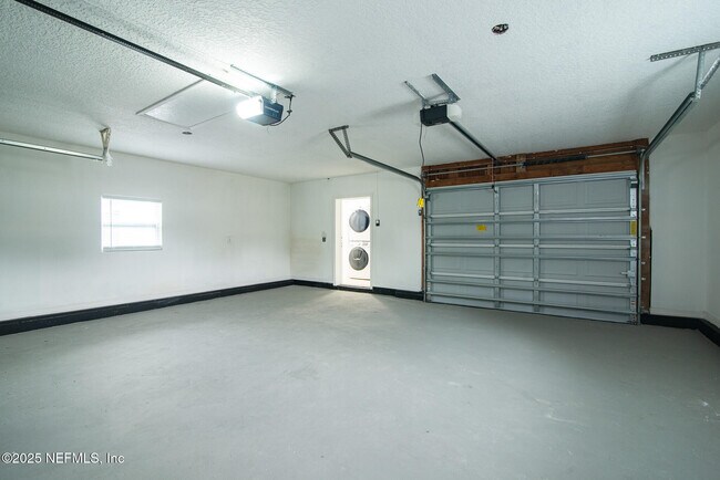 Building Photo - 111 Zoratoa Ave