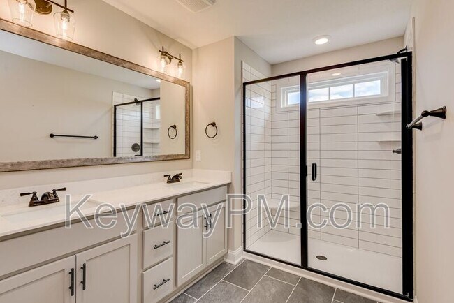 Building Photo - 2028 Denmark Ave SE