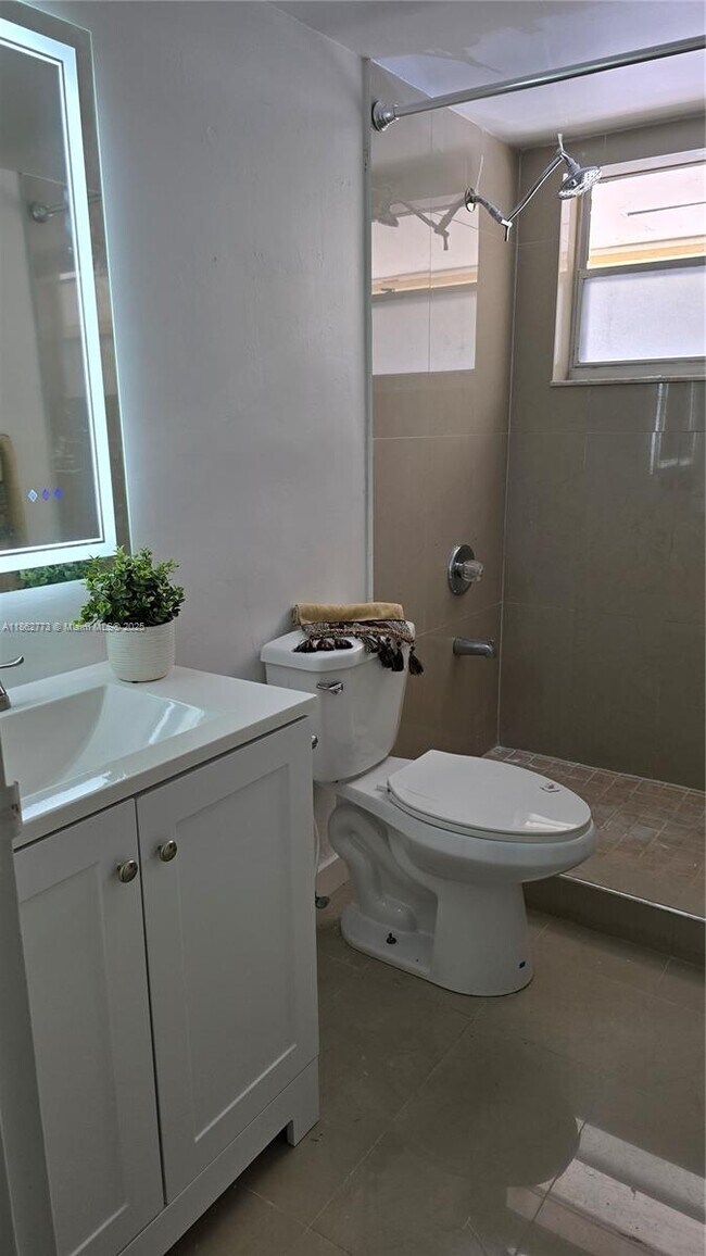 Building Photo - 7900 Tatum Waterway Dr