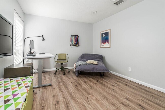 Building Photo - 1550 Wood Lodge Dr