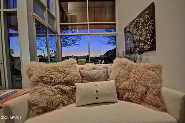 Building Photo - 4747 N Scottsdale Rd