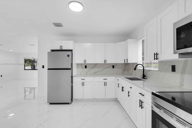 Building Photo - 1041 NW 199th St