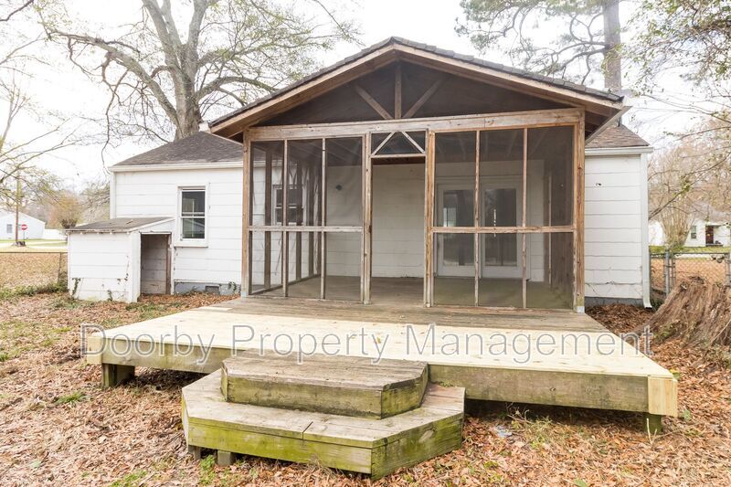 Building Photo - 210 S Lovell Ave