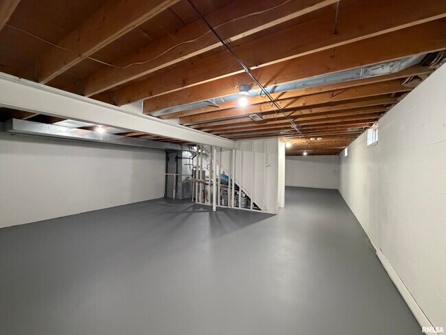 Building Photo - 122 W Morningside Dr