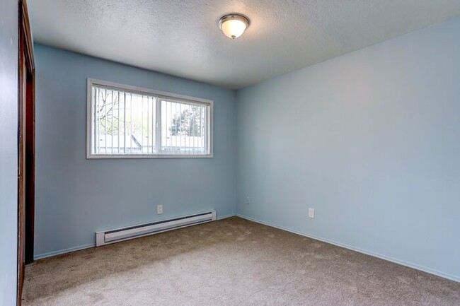 Building Photo - 2 bedroom with washer and dryer!! Pets OK!...