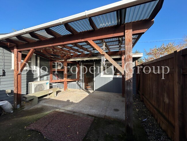 Building Photo - Bethel Danebo Home with Huge Yard and Storage