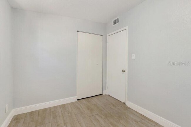 Building Photo - 1325 Windsor Way
