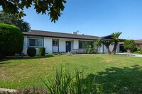 Building Photo - 142 W Santa Anita Terrace