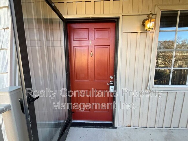 Building Photo - 3830 Country Club Rd