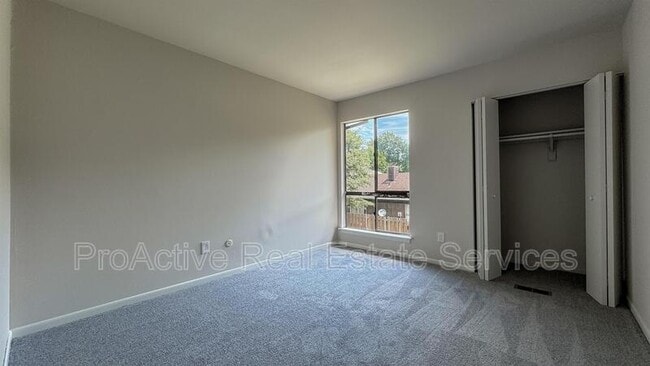 Building Photo - 1373 E Tanners Creek Dr