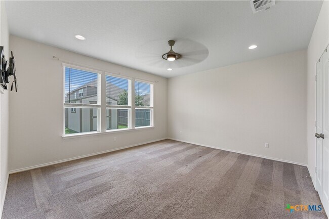 Building Photo - 942 Blue Violet