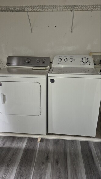 Building Photo - 10450 Manderley Way