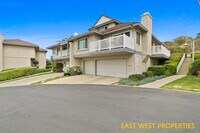 Building Photo - 2409 Sommerset Dr