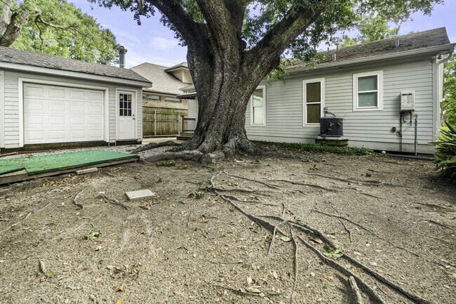 Building Photo - 466 Focis St