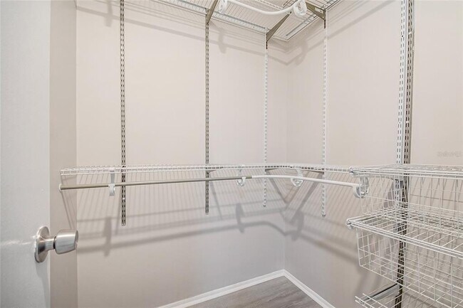 Building Photo - 106 Lake Villa Way