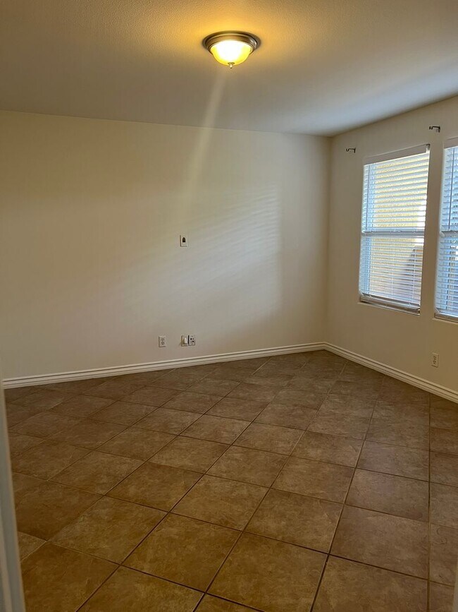Building Photo - Skyline Villas: Hilltop Townhouse with Stunning Views in Signal Hill