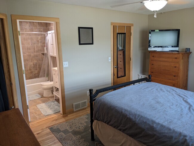 Building Photo - 6009 Blue Spruce Dr