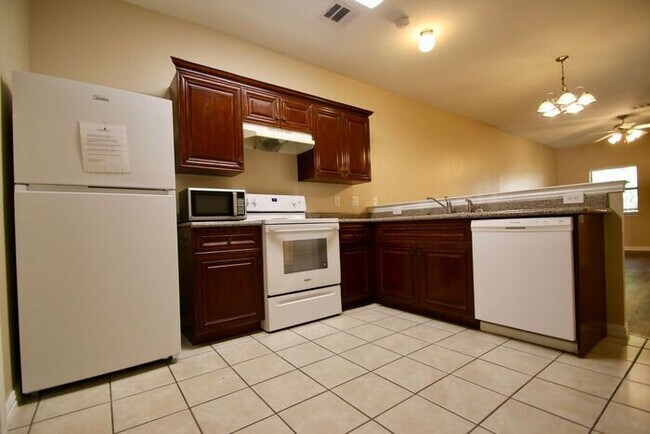 Building Photo - Stunning 3/2 Duplex in West Fort Worth — Granite Kitchen, Garage & Fenced Yard!