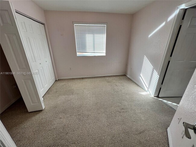 Building Photo - 10644 NW 87th Ct