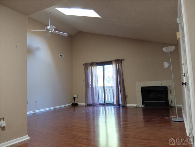 Building Photo - 2206 Ravens Crest Dr