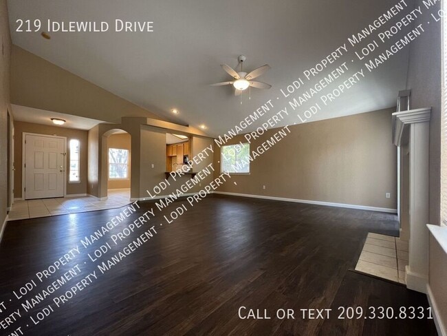 Building Photo - 219 Idlewild Dr