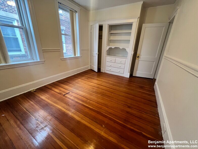 Building Photo - 15 Barrows St