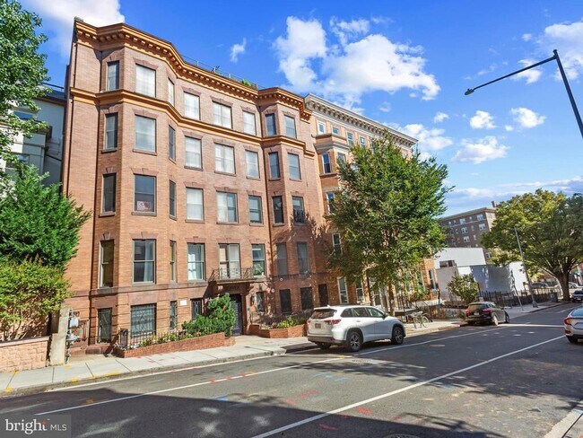 Building Photo - 1417 Chapin St NW