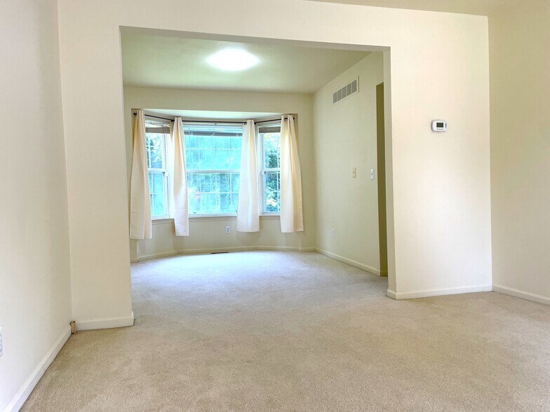 Dining Space - 3048 Turnberry Ln