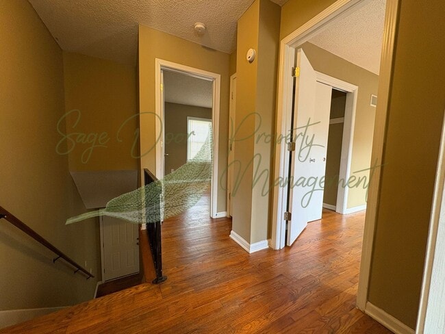 Building Photo - DUPLEX IN INDEPENDENCE!!!