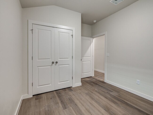 Building Photo - Stylish & Spacious 3-Bedroom Duplex in North Oklahoma City