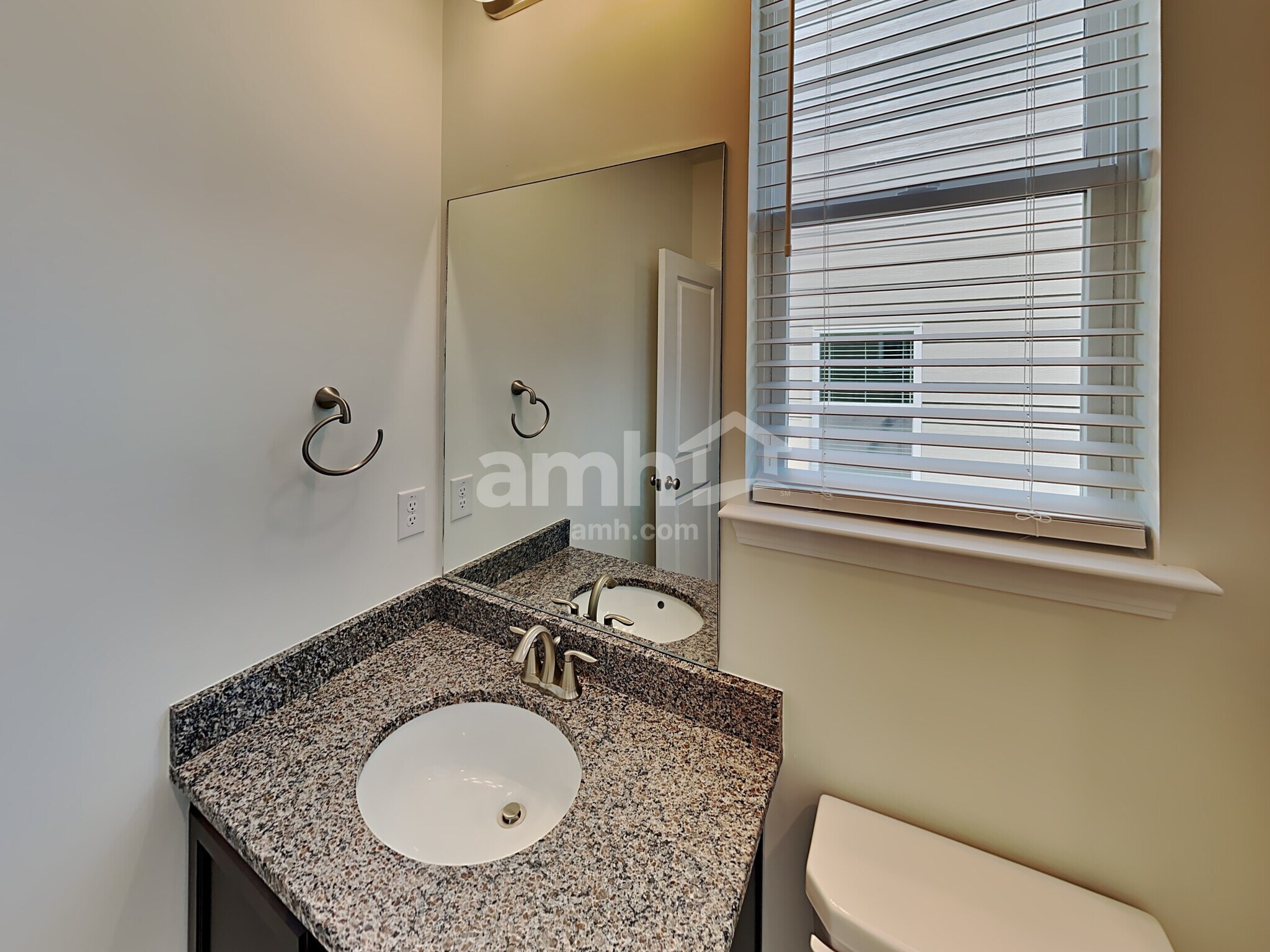 Building Photo - 4521 Tarpon Dr