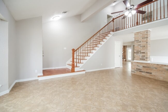 Building Photo - 1715 Windy Knoll Dr