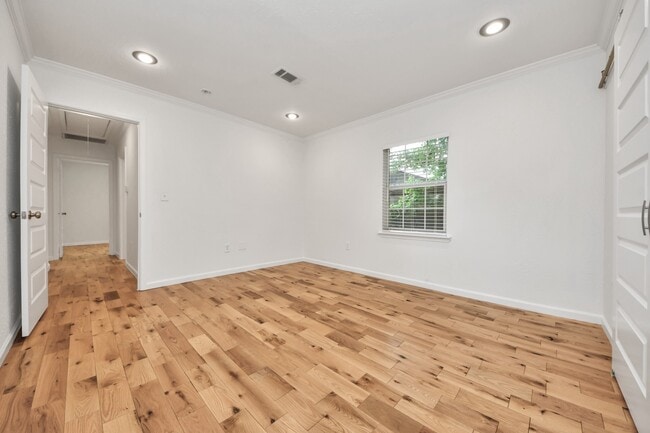 Building Photo - 5118 Ditmas Ln