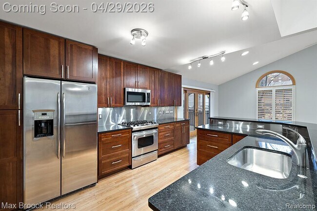 Building Photo - 810 Chestnut St