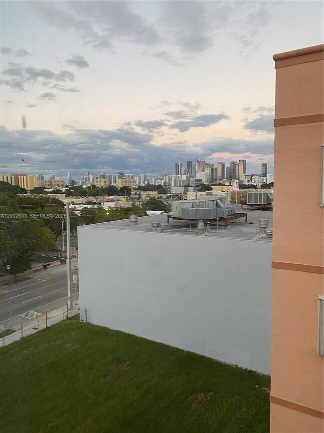 Building Photo - 199 SW 12th Ave