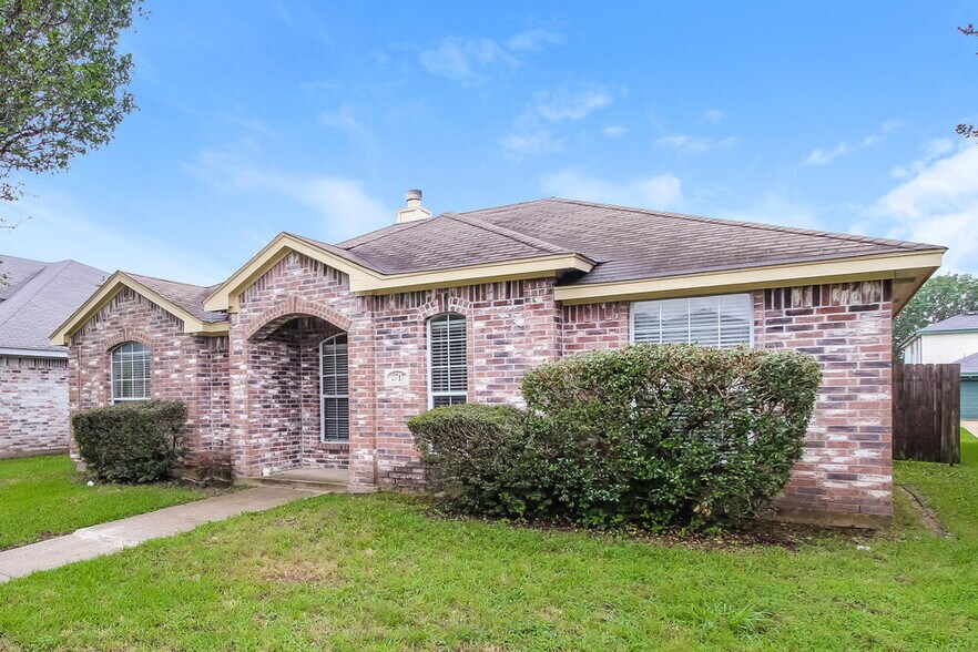 Building Photo - 2717 Bent Brook Dr