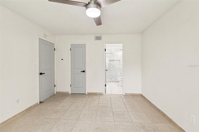 Building Photo - 8724 Mallard Reserve Dr