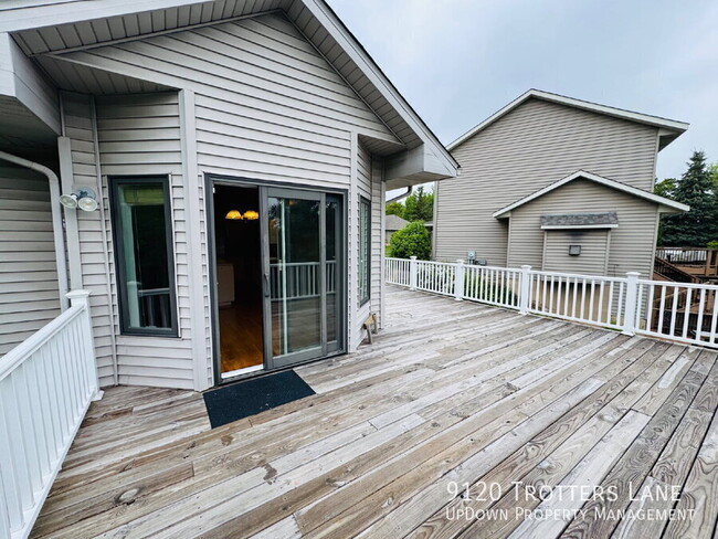 Building Photo - 9120 Trotters Ln
