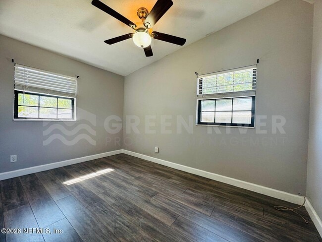 Building Photo - 246 Sara Dr